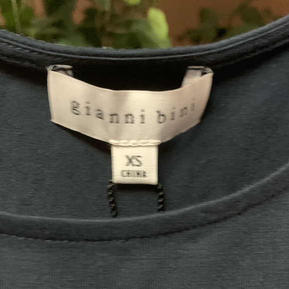 Gianni Bini Erika Sleeveless Crew Neck Cropped Top Dark Blue XS - Picture 6 of 6